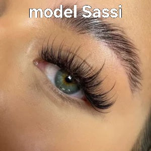 DIY Eyelash plastic case + bond and remover by MinuLashes
