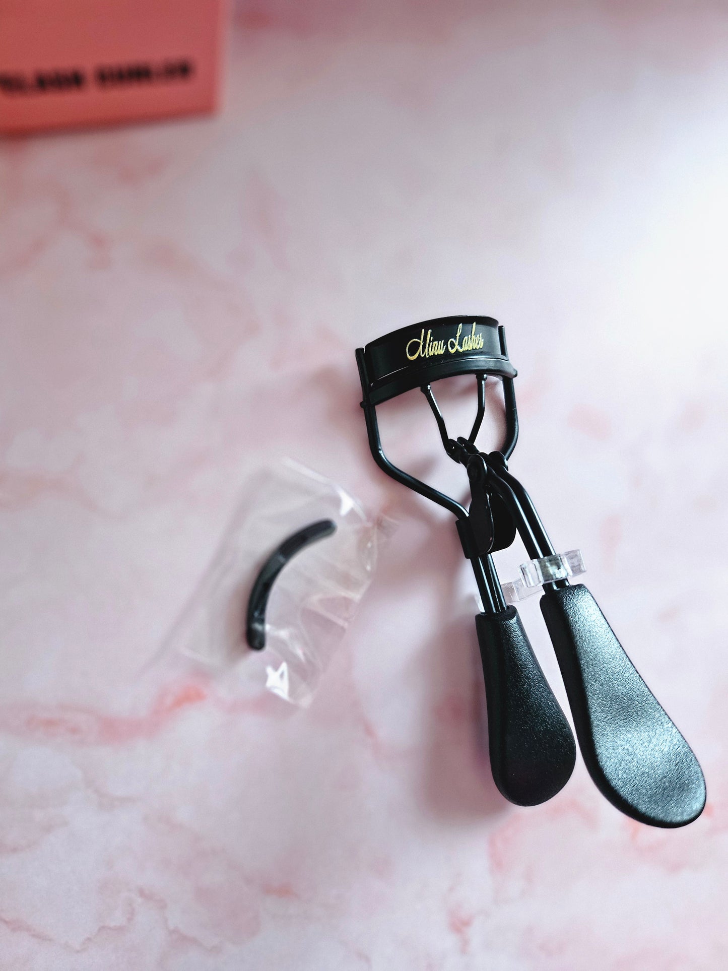 MinuLashes Eyelash Curler