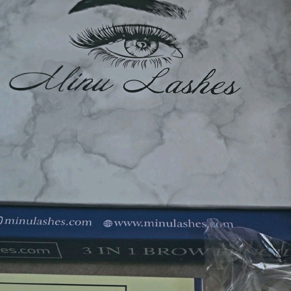 MinuLashes Ultimate Lash Queen Box - Full DIY Lash Kit Worth £200 Premium Quality by MinuLashes for Mastering Lash Extensions